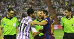 Javi Moyano: Jerarquía ganada a pulso Javi Moyano saluda a Messi