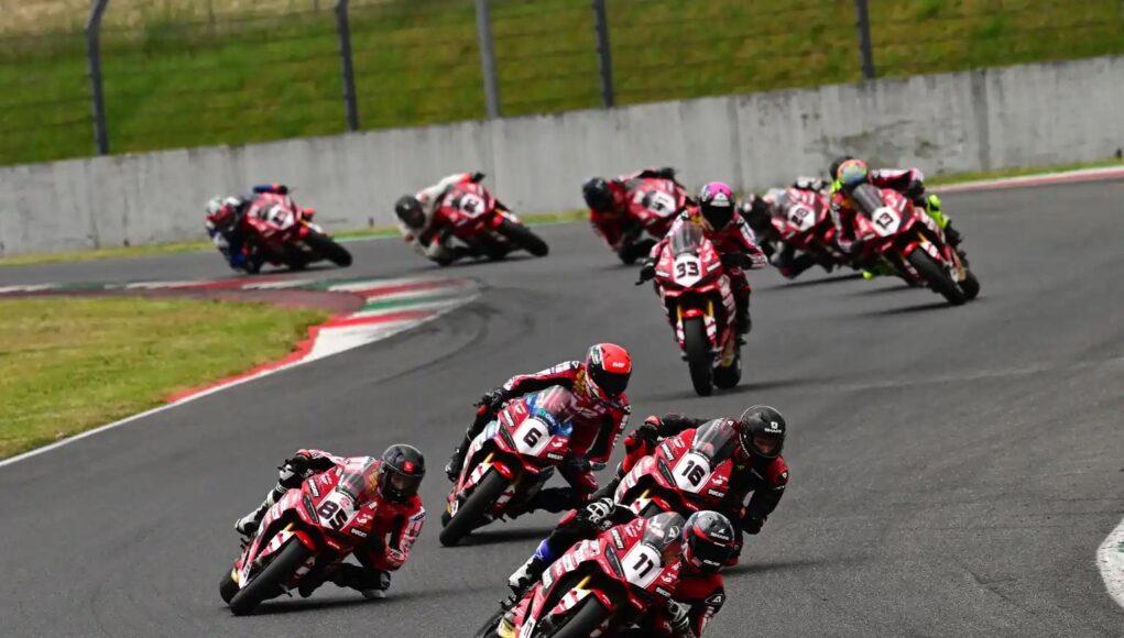 Jesús Torres rueda firme en Mugello mientras persigue a un patrocinador