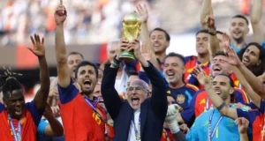 España ganó una final que redime al fútbol.