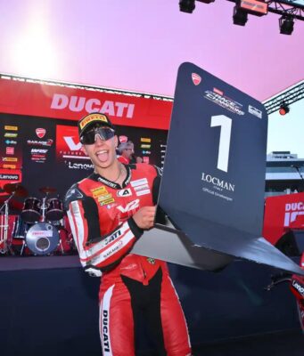 Jesús Torres gana, récord de la vuelta rápida en el “Marco Simoncelli” y lider la V2 de Ducati