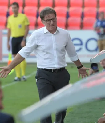 Anquela recuerda su paso por la S.D. Huesca y valora al Real Jaén: «El equipo es muy serio, juega de memoria y madura muy bien los partidos»